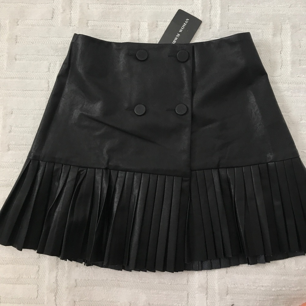 Pleated faux leather skirt